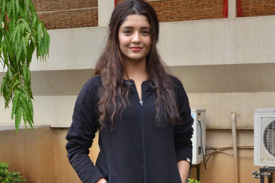 Ritika-Singh-at-Guru-Movie-Success-Meet